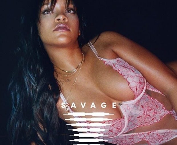 Rihanna posa de lingerie ao lançar nova grife